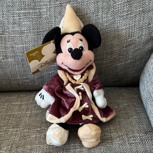 Disney store queen guinevere - disney,