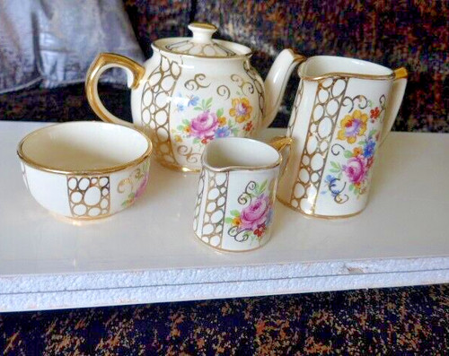 Small sadler teapot - small, "sadler"