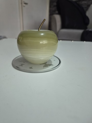 Green onyx apple paperweight - green,