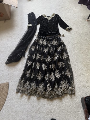 Black and gold - black,
