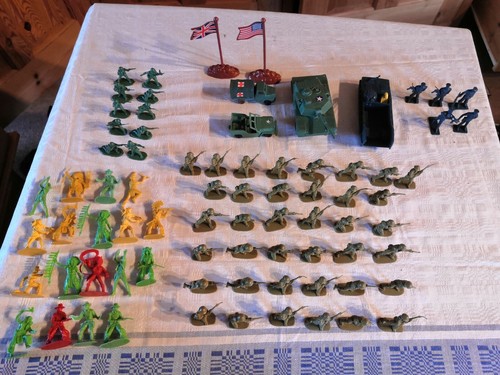 Vintage ww2 plastic soldiers - vintage,,