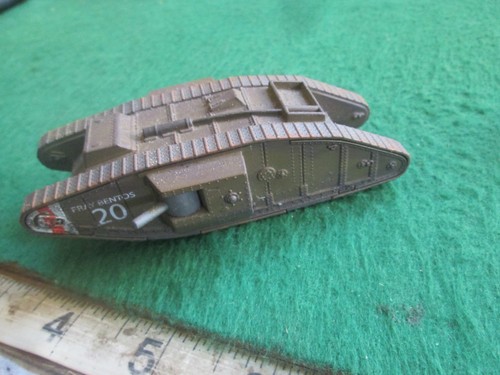 Corgi male ww1 tank - corgi, 1v