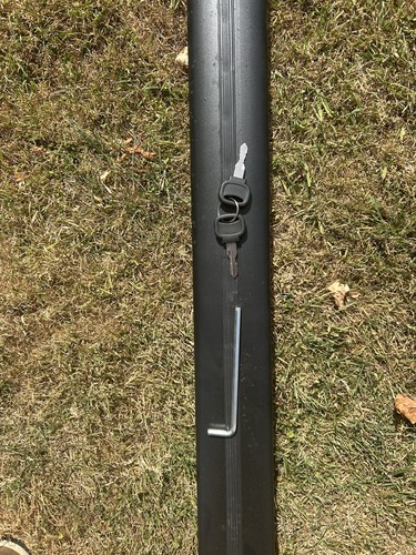 Lockable roof rack cross bar - lockable,