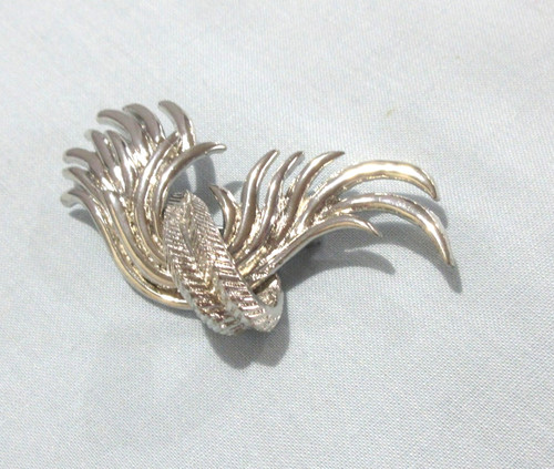 Brooch smooth textured - &,