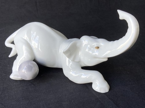 Lladro porcelain figure 8392 - porcelain, ,8392