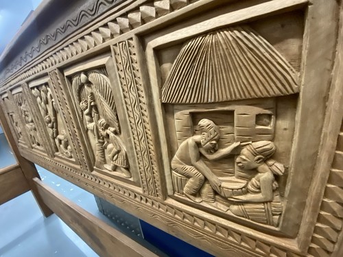 Carved dark wood brown king - carved,