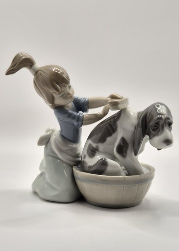 Lladró bashful bather dog - lladró:,