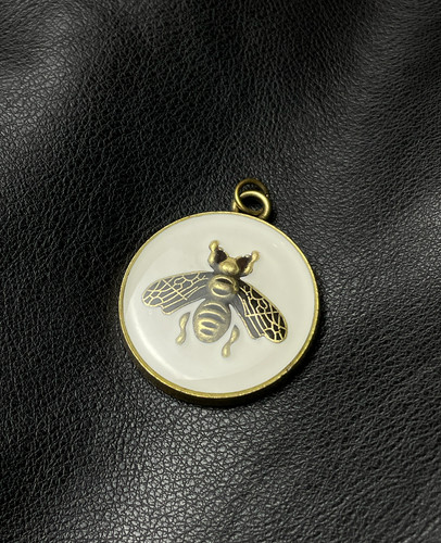 Neck pendant good condition - neck,