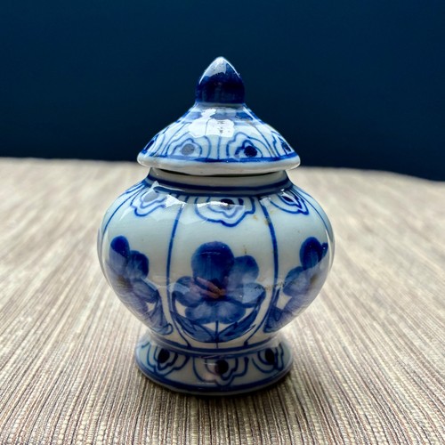 Vintage blue white delft style - white,