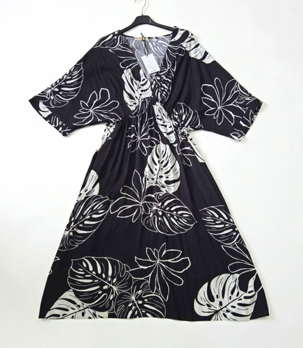Black white floral v neck - black,