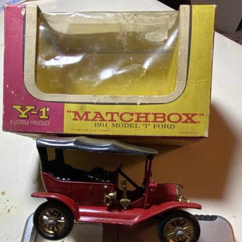 Matchbox red black gold - red,