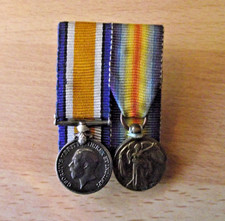 WW1 MINIATURE MEDAL PAIR GENUINE WITH RIBBONS ON BAR WITH PIN FITTING
