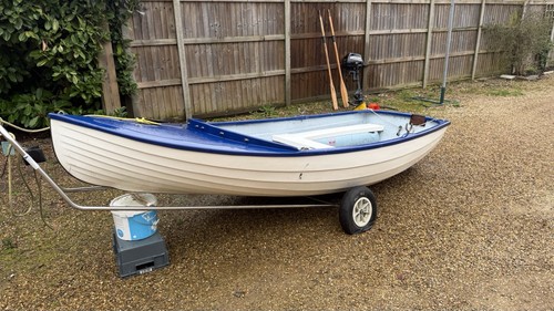 Fibreglass dinghy with 5 - fibreglass,