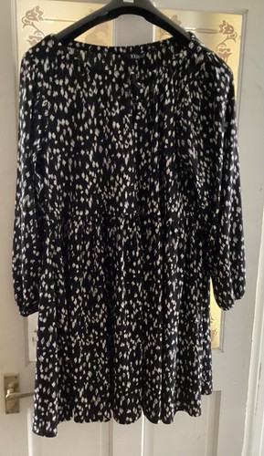 Ladies size knee length - size, 22/24