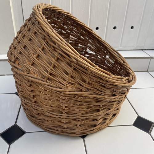Vintage wicker basket - wicker, pet
