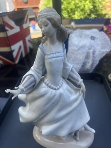 Large ladro lady figurine - figurine, f