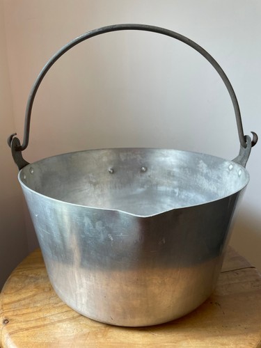 Vintage victory wear - vintage, aluminium