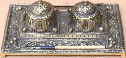 Very ornate fancy - &,