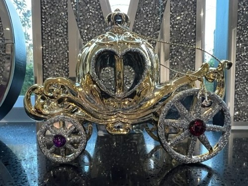 Disney like glitter - like, cinderella