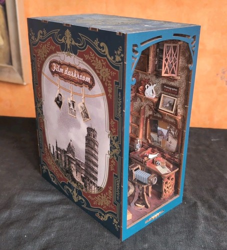 Diorama film darkroom book - darkroom, end