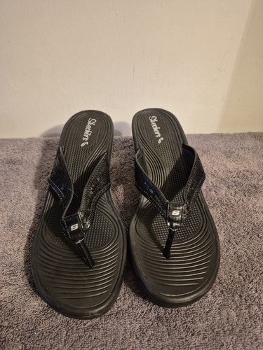 Sketchers black wedge flip