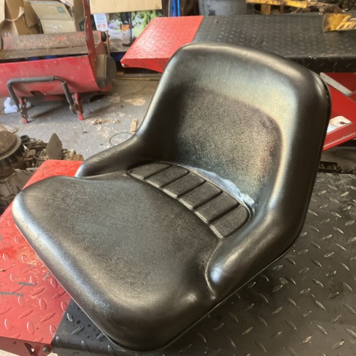 Jonsered ride mower seat - on,