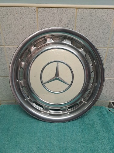 Mercedes benz hubcap wheel - ,