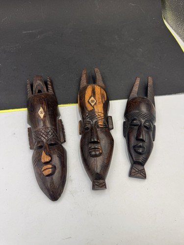 Set hand carved african - of,