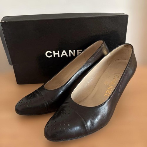 Chanel black leather pumps - black,