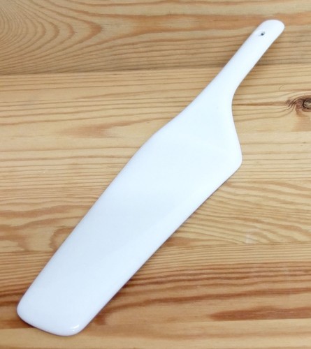 White cake server fine - server,