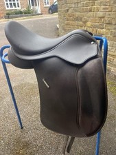 Wintec 500 Adjustable Dressage Saddle 17inch