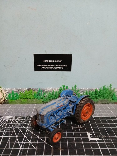 Britains farm toys fordson - toys,