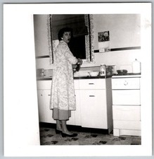 Vtg B&W Snapshot Woman In