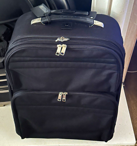 Black soft travel cabin - black,