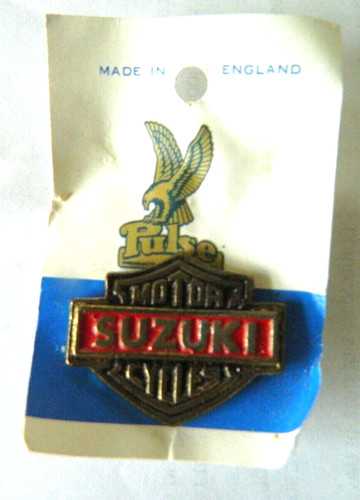 Suzuki metal pin badge pulse - suzuki,