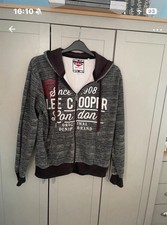 A Men’s Hooded Cardigan Long