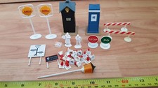vintage corgi toys plastic road & police signs for sets inc 602 kit mixed lot