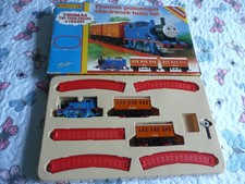 HORNBY-R.9011 -THOMAS PASSENGER CLOCKWORK TRAIN SET- EXCELLENT WORKING CONDITION