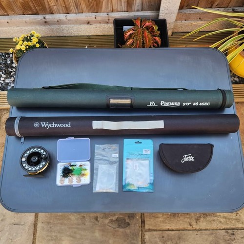 Wychwood fly fishing kit - fly, with