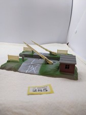 285 Lima grey level crossing .