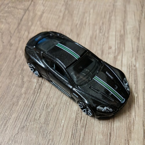 Hot wheels aston martin dbs - aston,