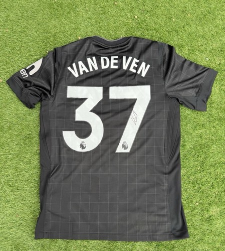Micky van ven - van,