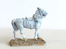 1 x UNKNOWN MAKE. NAPOLEONIC WARS CAVALRY SOLDIERS HORSE. METAL 28mm SCALE.