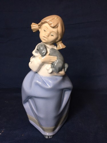 Nao lladro girl carrying - girl,