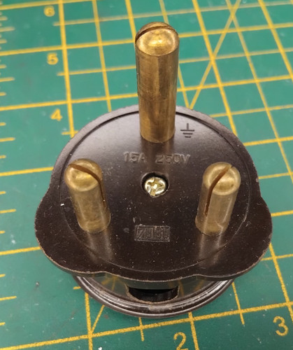 Vintage bakelite 15a round - 15a,