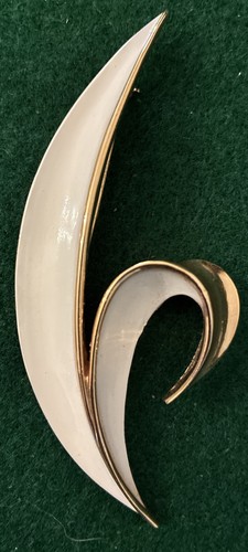Vintage crown trifari - crown, signed