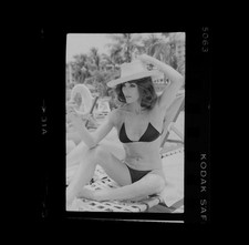 Barefoot bikini pinup photo 35mm negative only Joan Collins stretch marks 1975