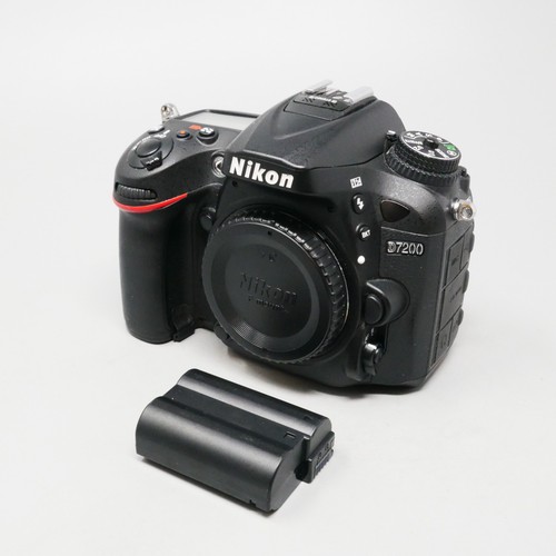 Nikon d7200 2mp dslr - 24.2mp,