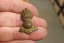 MILITARY BADGE BRITISH ARMY ROYAL ARTILLERY COLLAR BADGE 4CM BY 2.5CM (1295)