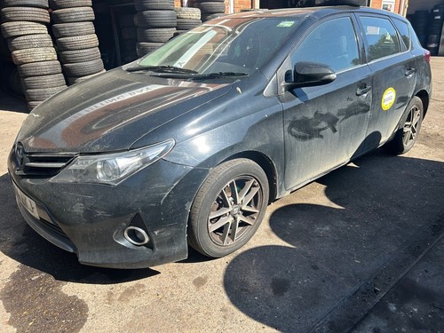 Toyota auris breaking 8 - toyota,